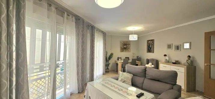 Venta de apartamento en planta media en Fuengirola 2