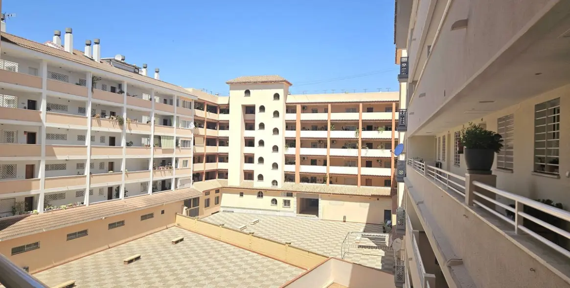 Venta de apartamento en planta media en Fuengirola 26