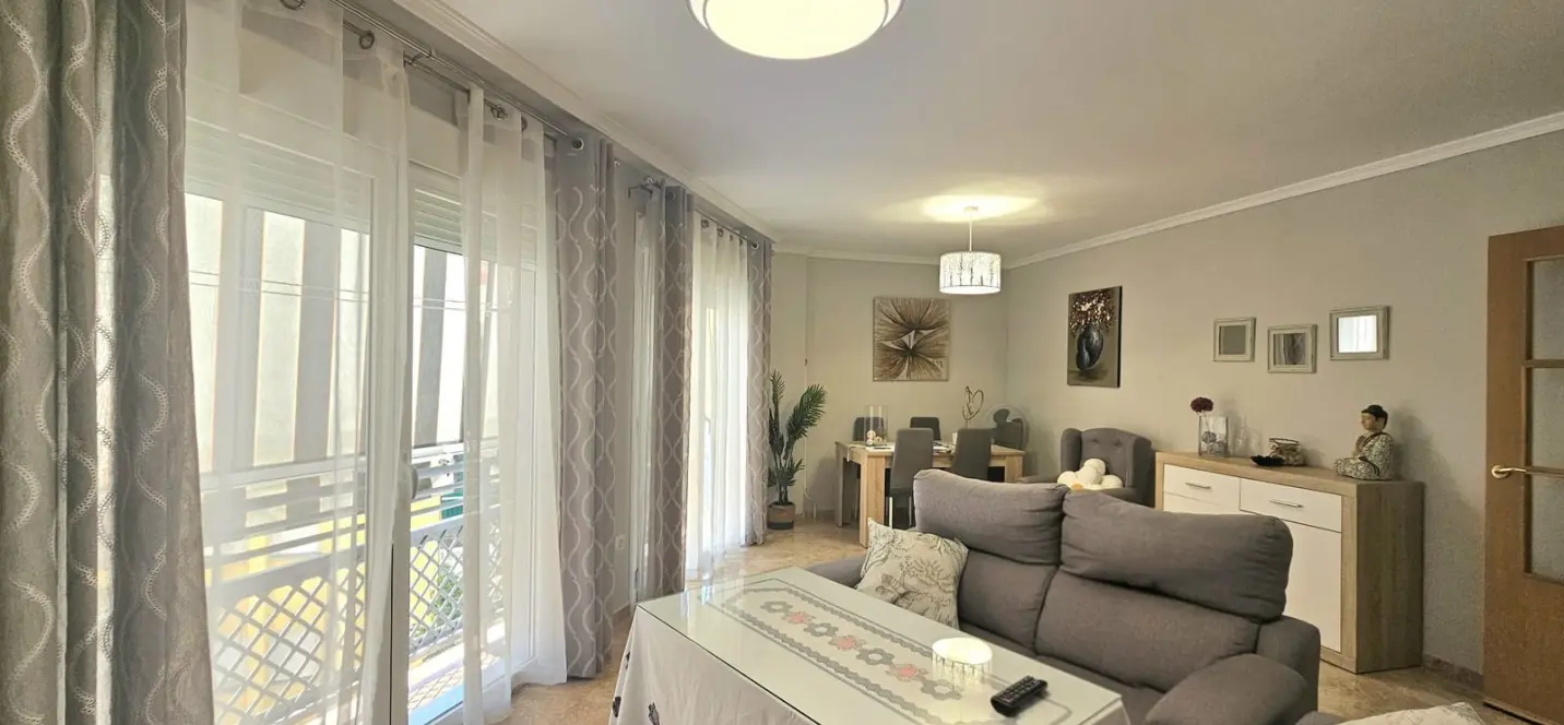Venta de apartamento en planta media en Fuengirola 2