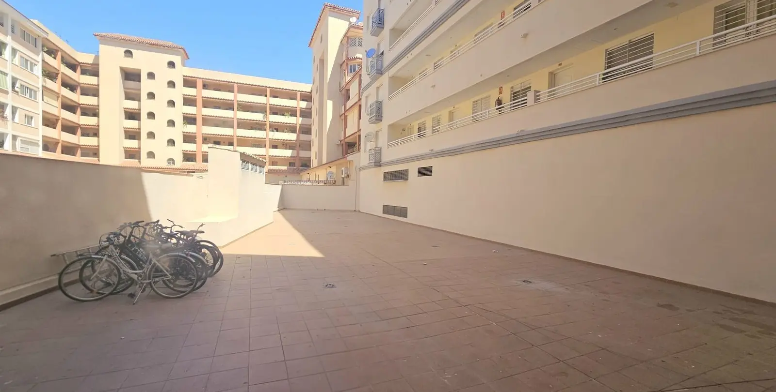 Продажа апартаментов на среднем этаже в Fuengirola 13