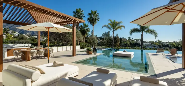 Продажа  отдельно стоящей виллы в Nueva Andalucía 1