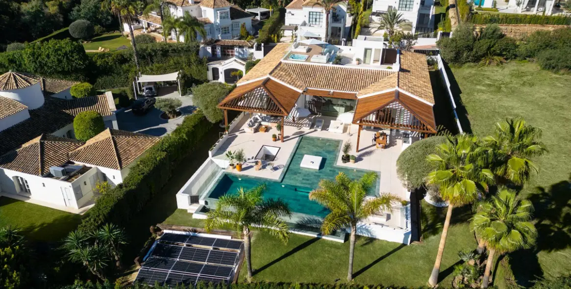 Продажа  отдельно стоящей виллы в Nueva Andalucía 11