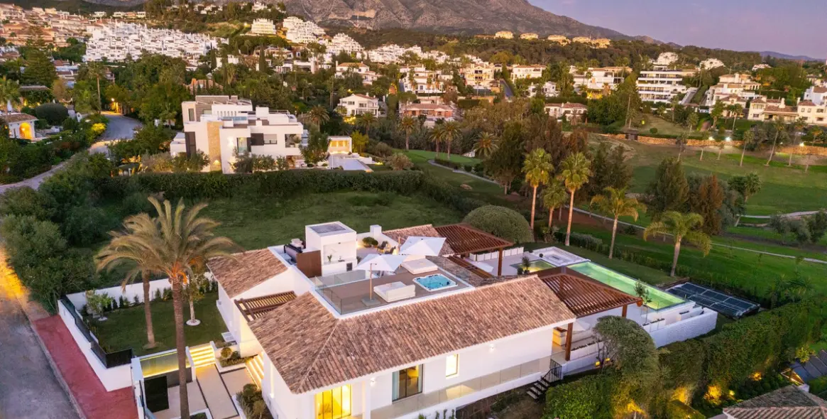 Продажа  отдельно стоящей виллы в Nueva Andalucía 31