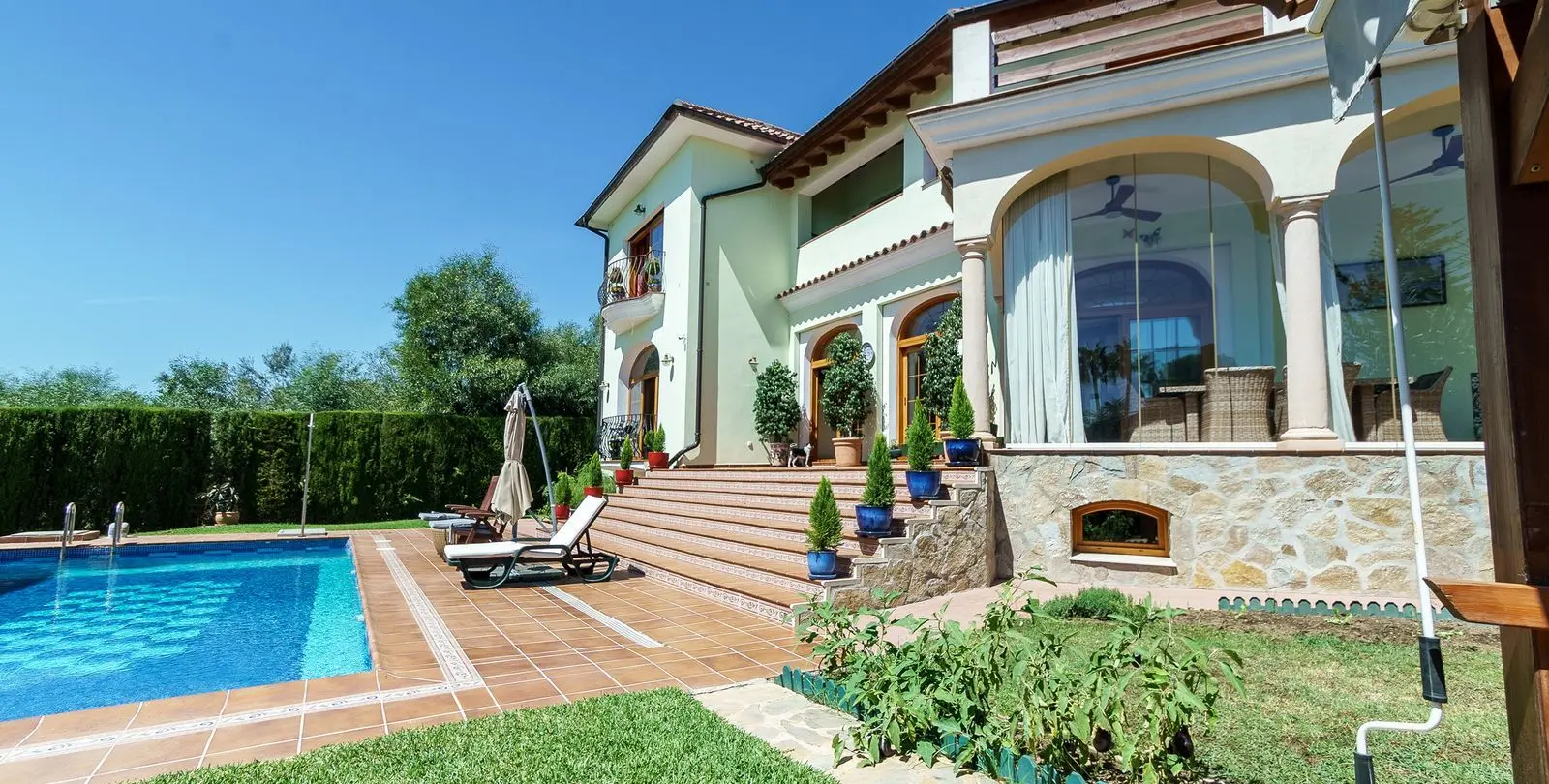 Venta de villa independiente en El Rosario 35