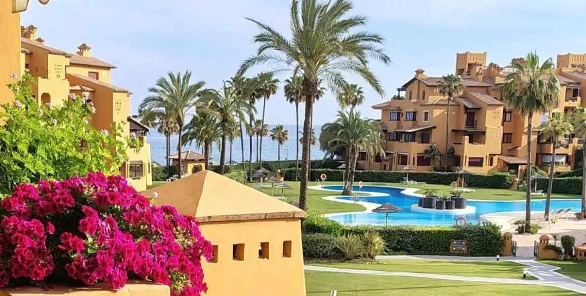 Продажа апартаментов на среднем этаже в Estepona 1