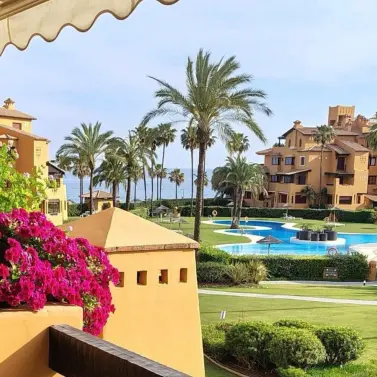 Продажа апартаментов на среднем этаже в Estepona
