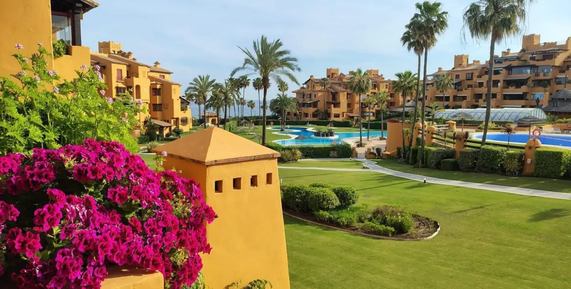 Продажа апартаментов на среднем этаже в Estepona 2