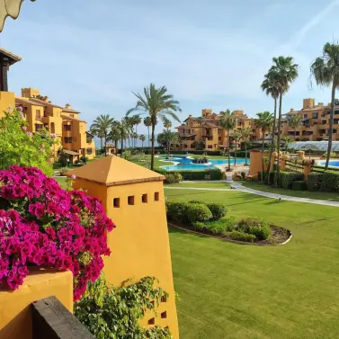 Продажа апартаментов на среднем этаже в Estepona