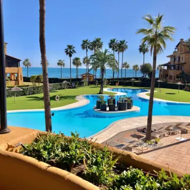 Продажа апартаментов на среднем этаже в Estepona