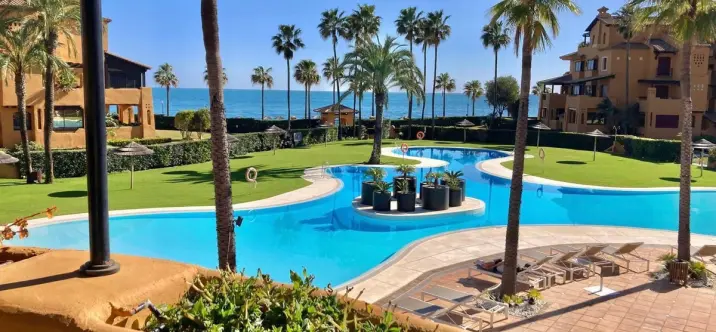 Продажа апартаментов на среднем этаже в Estepona 2