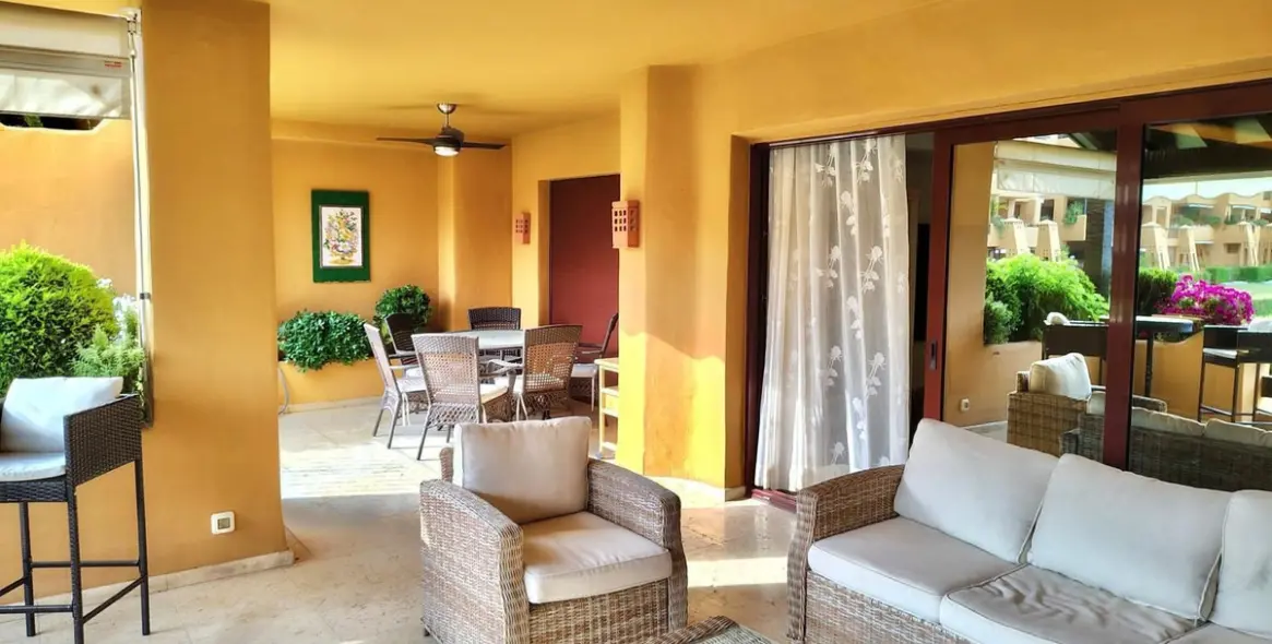 Продажа апартаментов на среднем этаже в Estepona 6