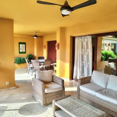 Продажа апартаментов на среднем этаже в Estepona