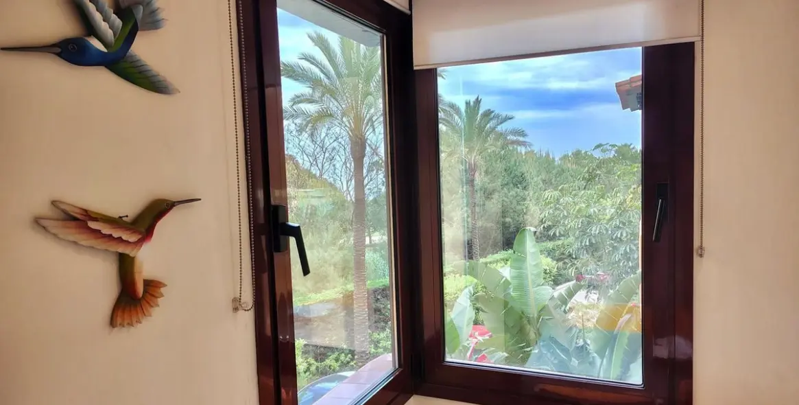 Продажа апартаментов на среднем этаже в Estepona 9