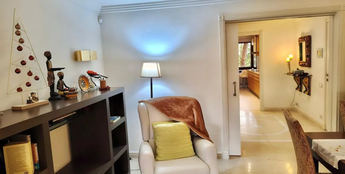 Продажа апартаментов на среднем этаже в Estepona 10