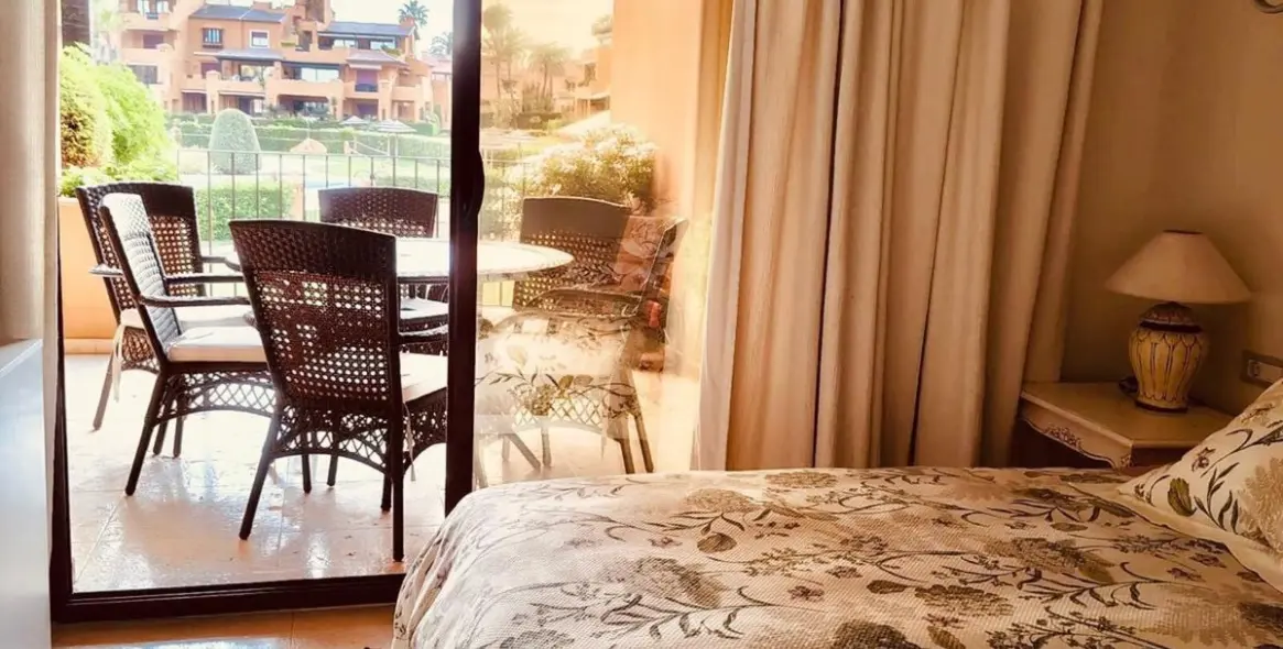 Продажа апартаментов на среднем этаже в Estepona 23