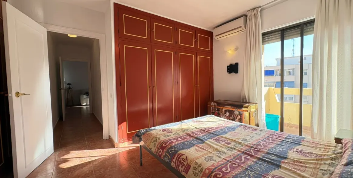 Venta de apartamento en planta media en Marbella 2