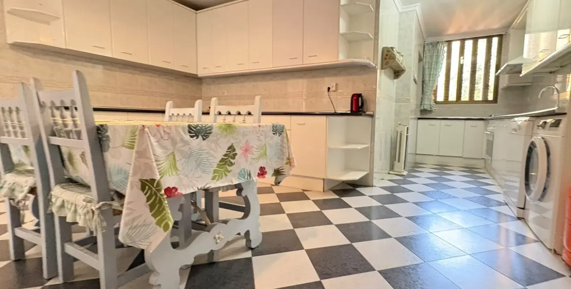 Venta de apartamento en planta media en Marbella 4