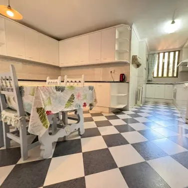 Venta de apartamento en planta media en Marbella