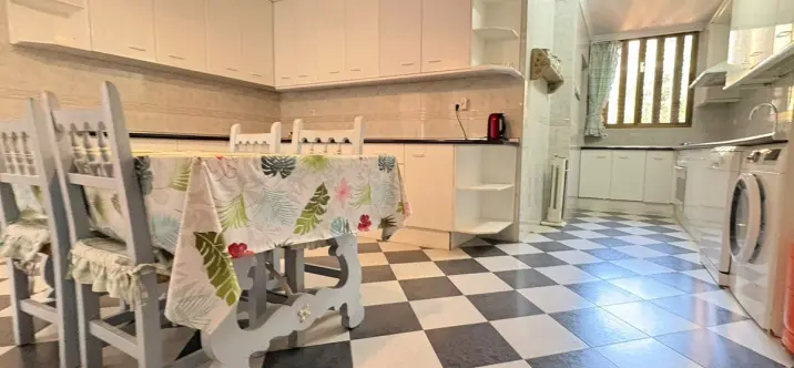 Venta de apartamento en planta media en Marbella 3