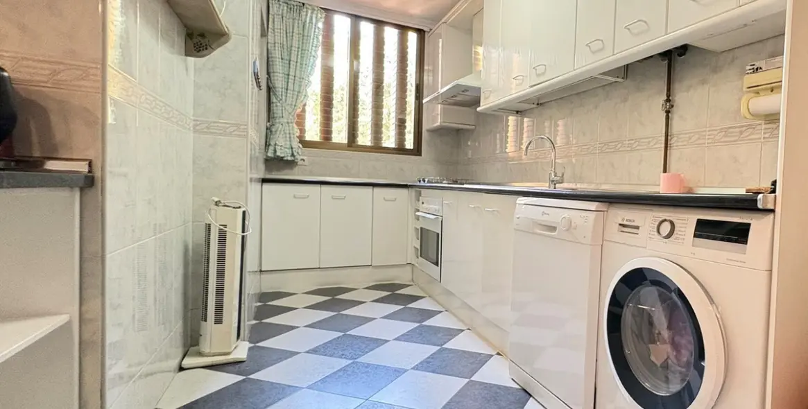 Venta de apartamento en planta media en Marbella 5