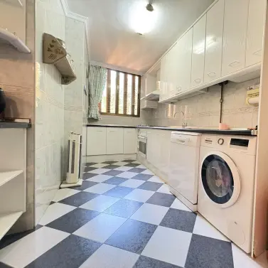 Venta de apartamento en planta media en Marbella