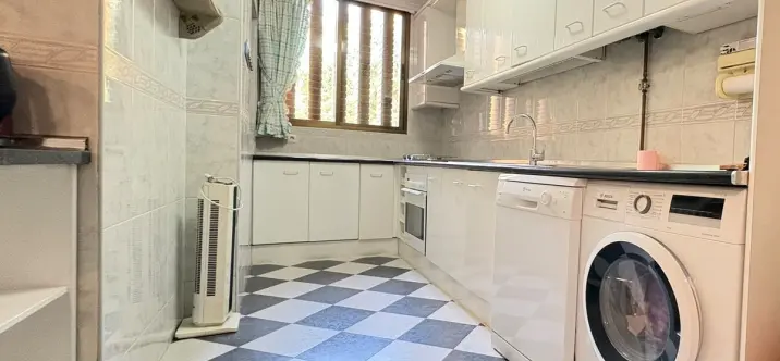 Venta de apartamento en planta media en Marbella 4