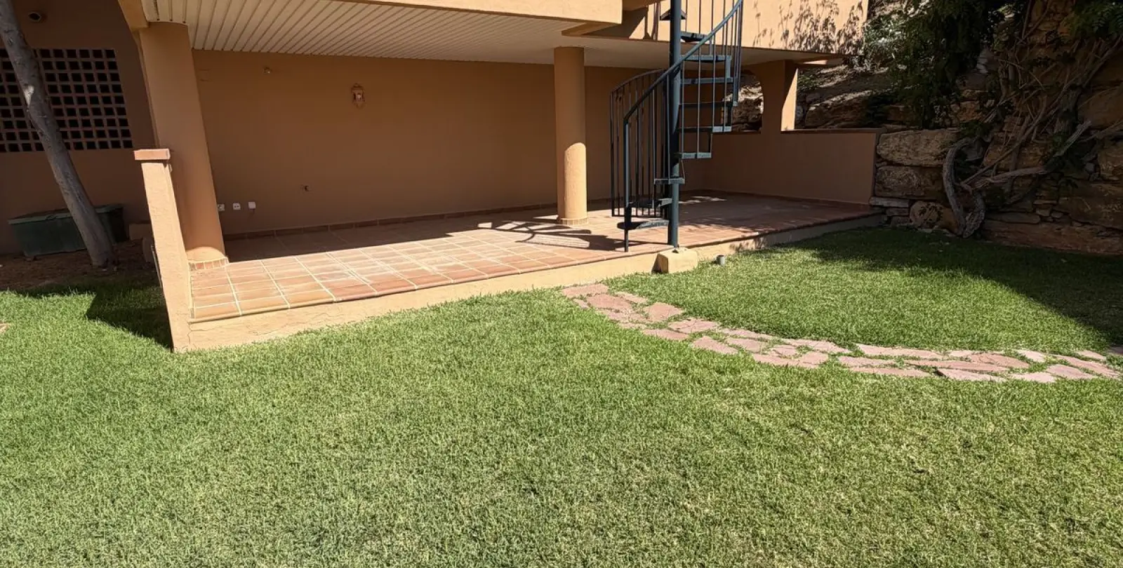 Sale of ground floor apartment in La Mairena 25
