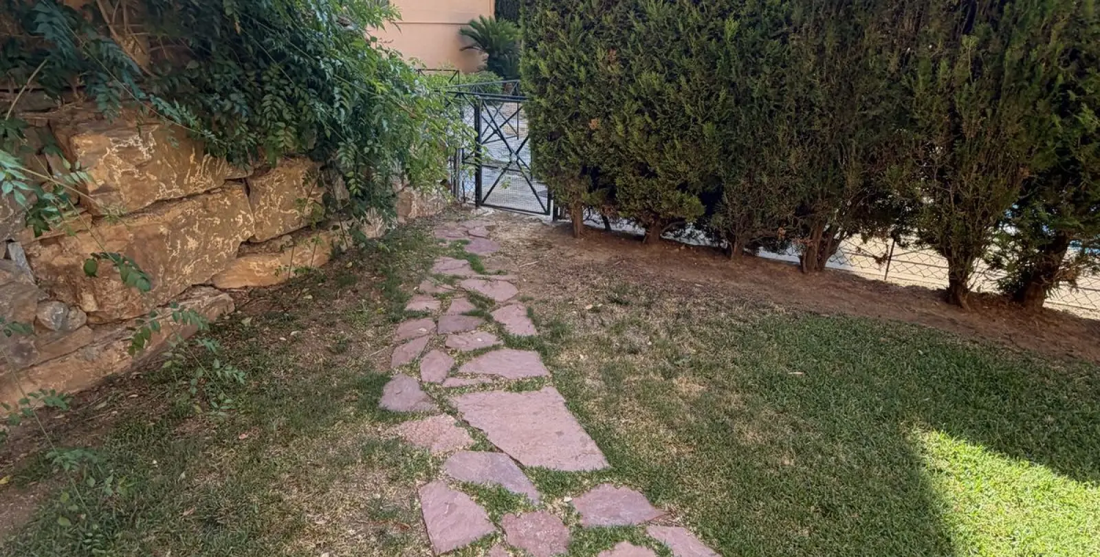 Sale of ground floor apartment in La Mairena 27