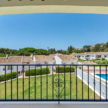 Sale of middle floor apartment in La Cala de Mijas