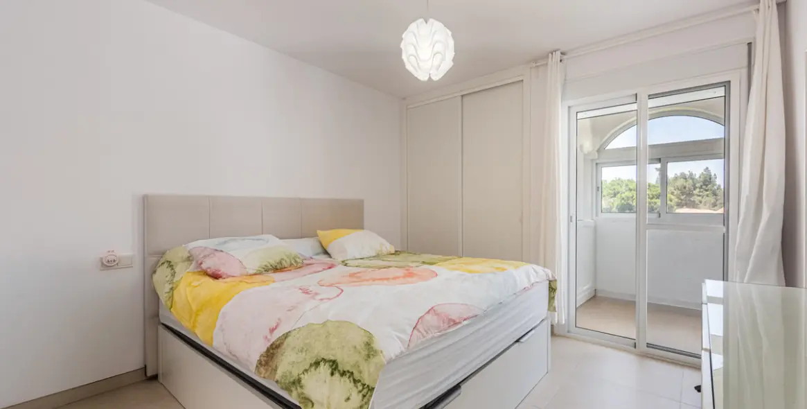 Sale of middle floor apartment in La Cala de Mijas 4