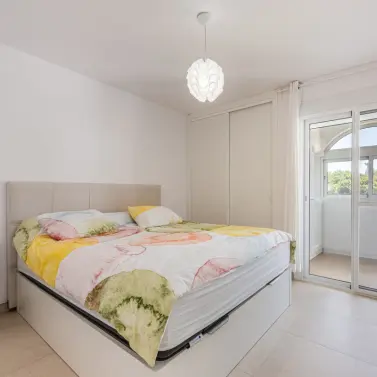 Sale of middle floor apartment in La Cala de Mijas