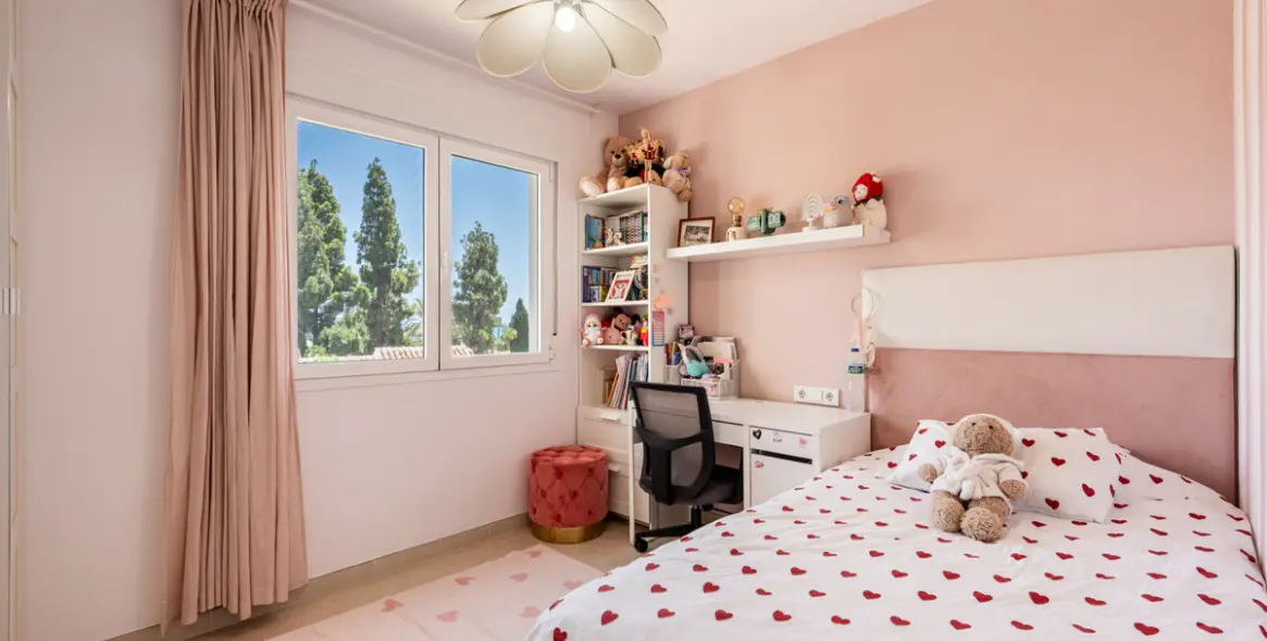 Sale of middle floor apartment in La Cala de Mijas 14