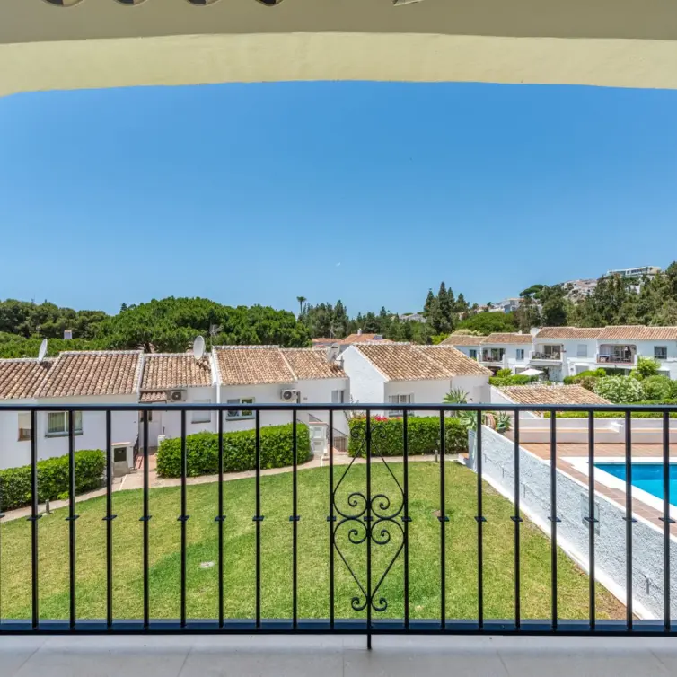 Sale of middle floor apartment in La Cala de Mijas