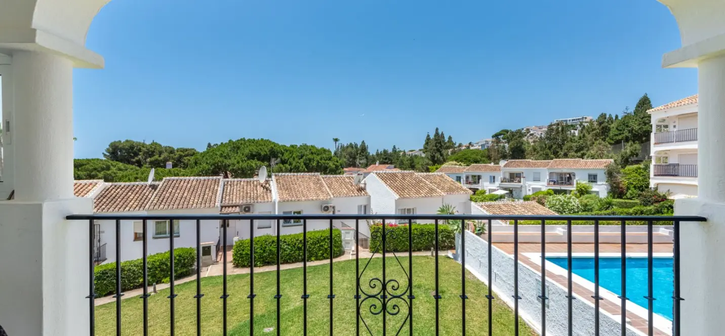 Sale of middle floor apartment in La Cala de Mijas 0