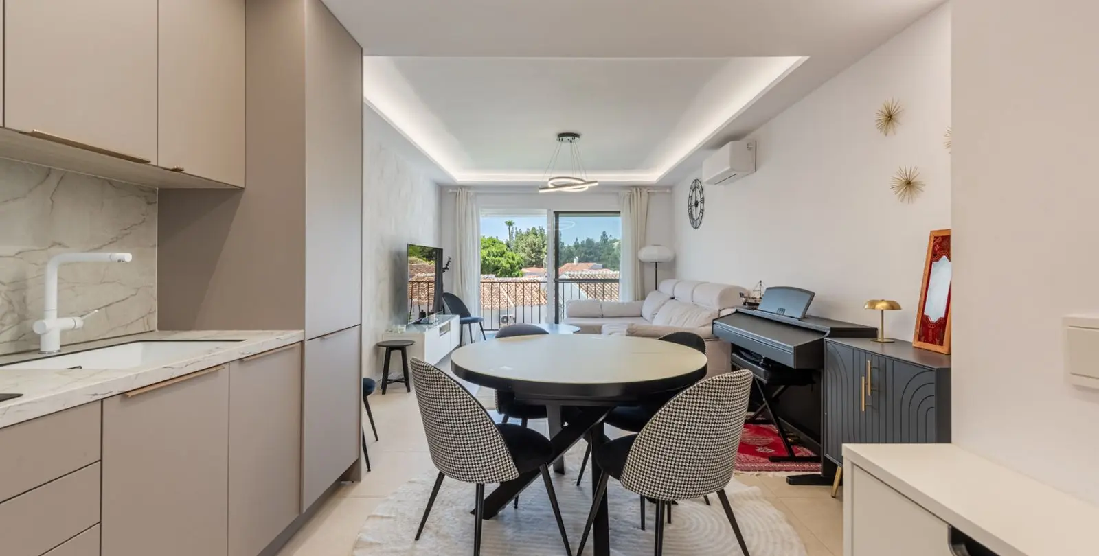 Sale of middle floor apartment in La Cala de Mijas 3