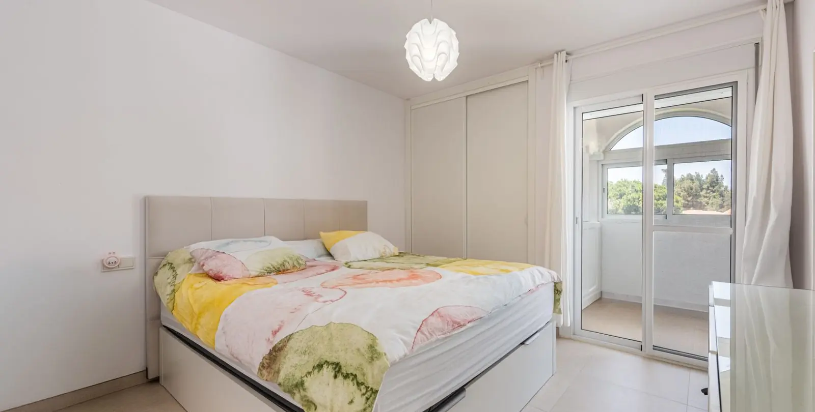 Sale of middle floor apartment in La Cala de Mijas 4