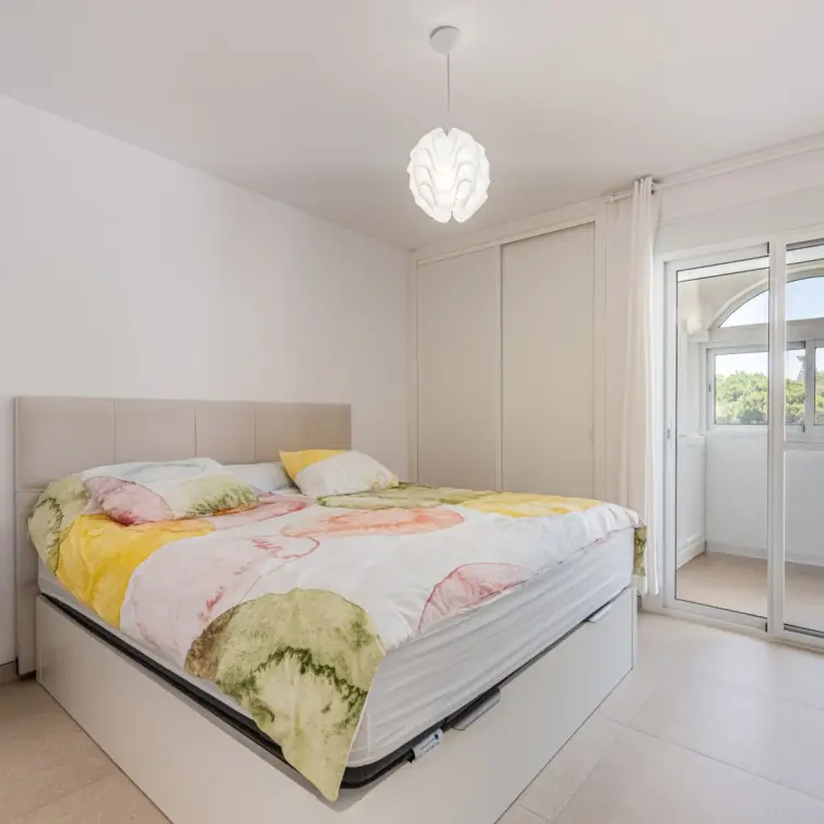 Sale of middle floor apartment in La Cala de Mijas