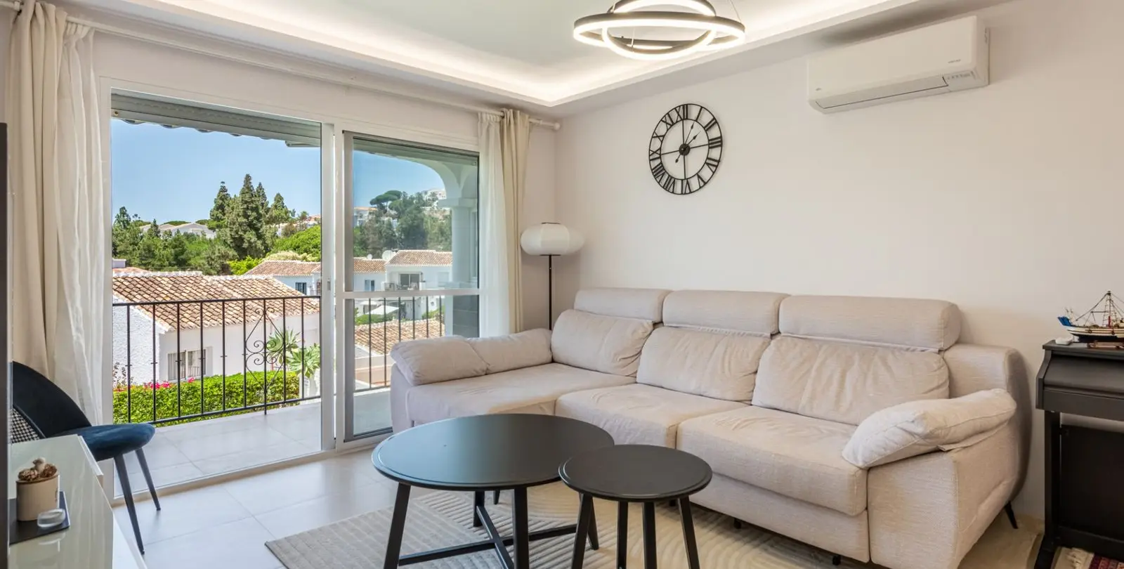 Sale of middle floor apartment in La Cala de Mijas 9