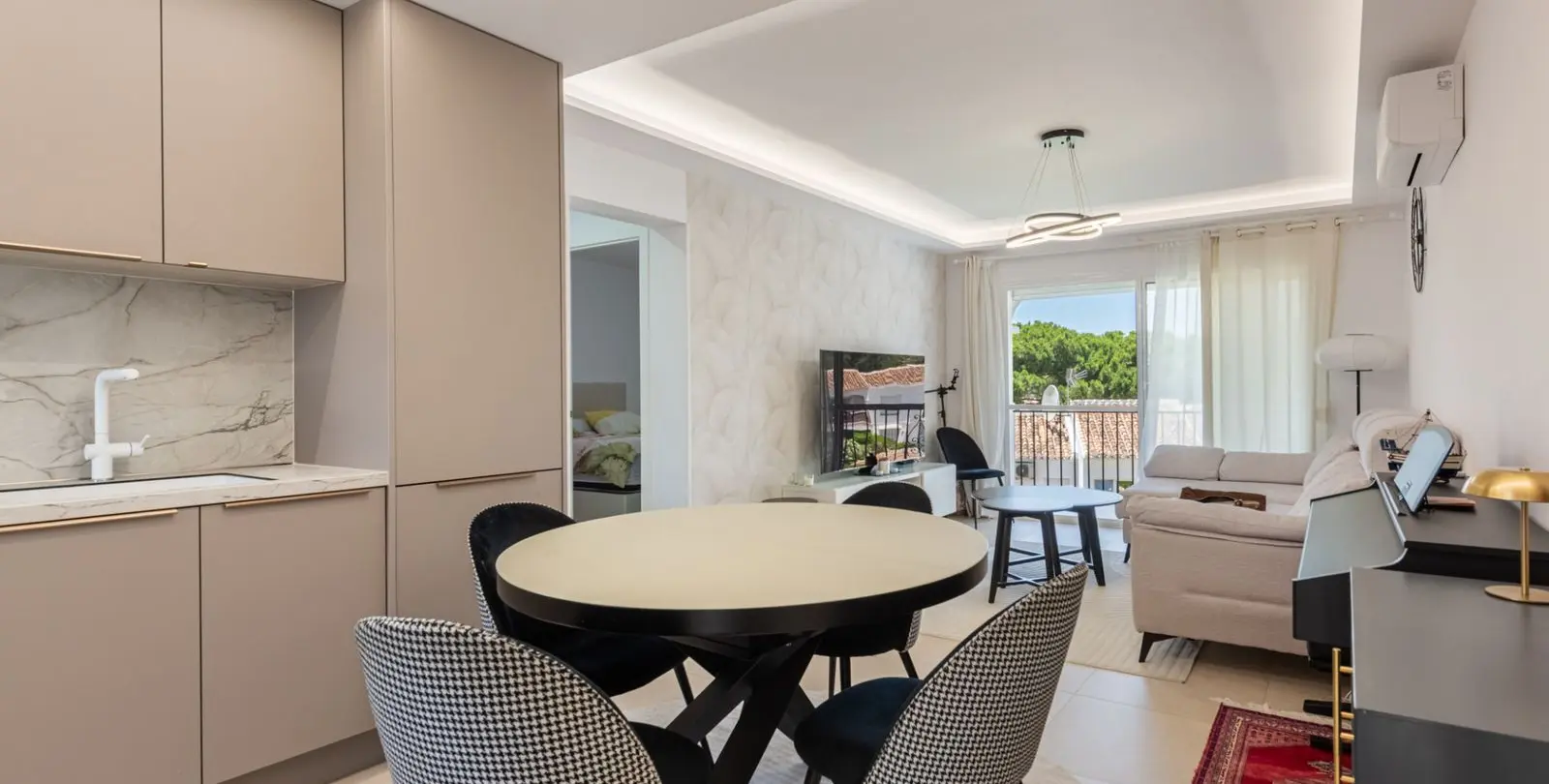 Sale of middle floor apartment in La Cala de Mijas 12