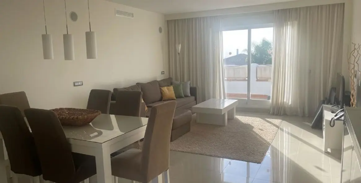 Sale of penthouse in Estepona 2