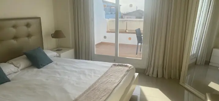 Sale of penthouse in Estepona 3