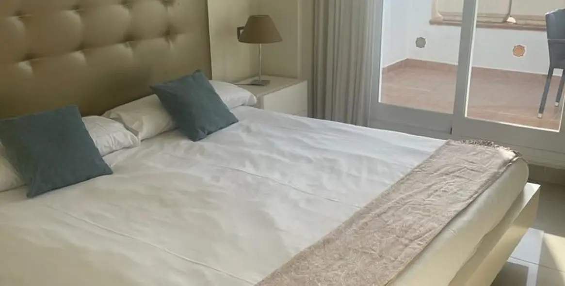 Sale of penthouse in Estepona 8