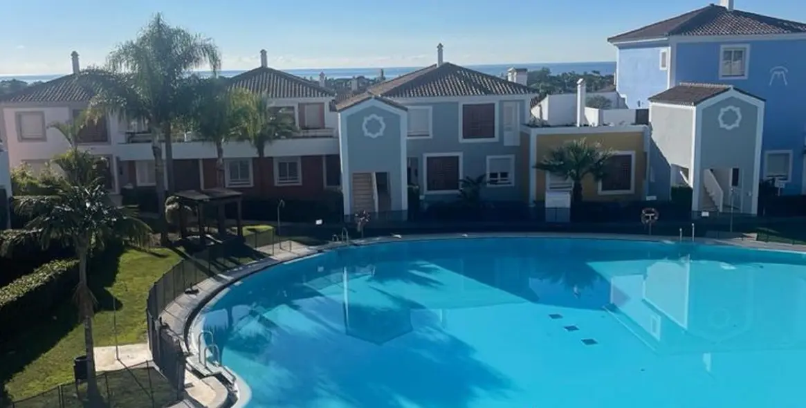 Sale of penthouse in Estepona 12