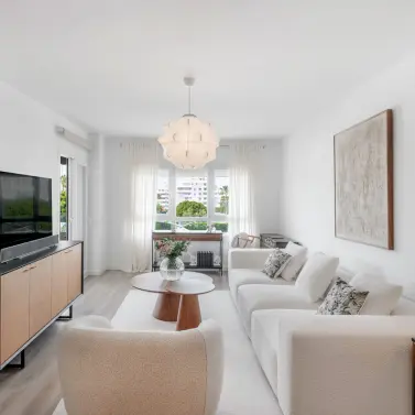 Sale of middle floor apartment in Nueva Andalucía