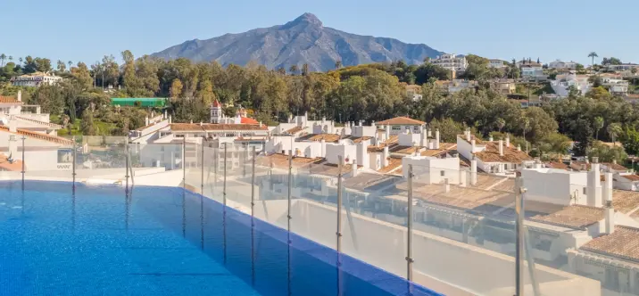 Sale of middle floor apartment in Nueva Andalucía 1