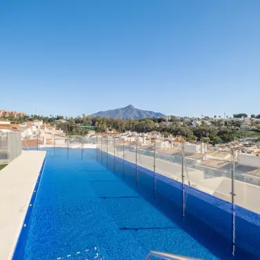 Sale of middle floor apartment in Nueva Andalucía