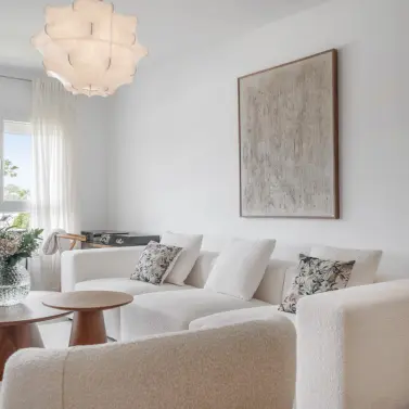 Sale of middle floor apartment in Nueva Andalucía