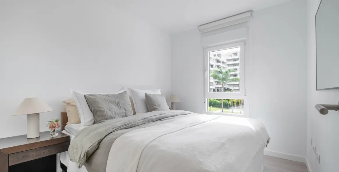 Venta de apartamento en planta media en Nueva Andalucía 11