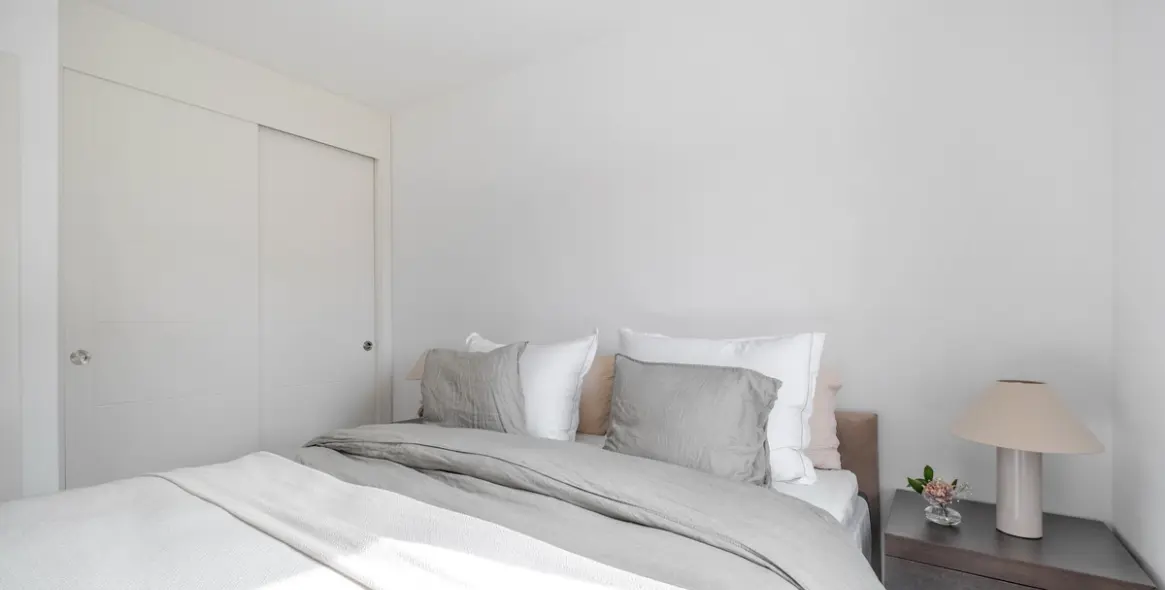 Venta de apartamento en planta media en Nueva Andalucía 13