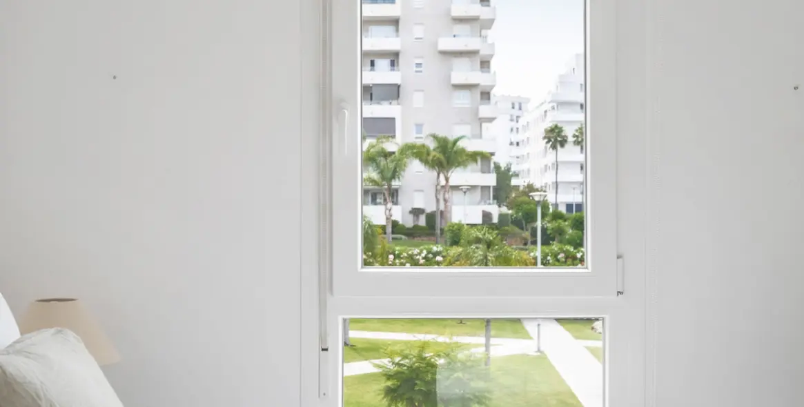 Venta de apartamento en planta media en Nueva Andalucía 14